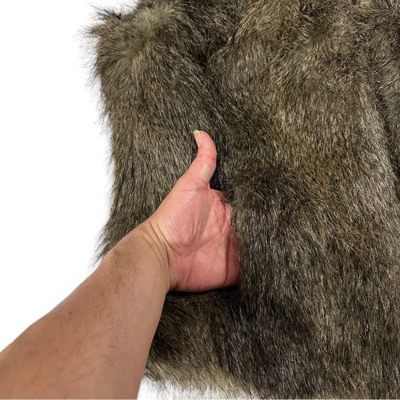 The Limited Forenza Brown Tan Shaggy Faux Fur Sleeveless Sweater Vest Sz M/L NWT - Picture 11 of 14